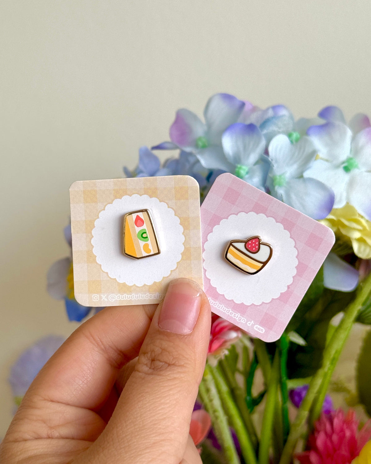 sandwich and shortcake mini pin