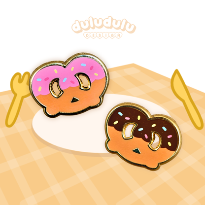 strawberry and chocolate pretzel mini pins 